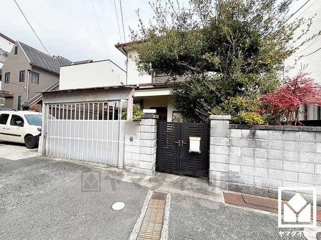 西宮市苦楽園一番町の外観|前道は基本的に関係者しか入らない立地のため、プライバシーや安全な環境が確保しやすく、安心してお住まいいただけます。
