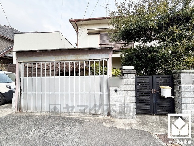 西宮市苦楽園一番町の外観|緑に囲まれた閑静な住宅地なので、穏やかな環境で四季折々の自然を感じながらお過ごしいただけます。