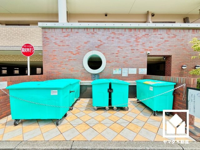 ロイヤル西宮門戸ウエストガーデンのその他共用部分|衛生面への配慮もうかがえる、心地よく利用できるごみ置き場です。