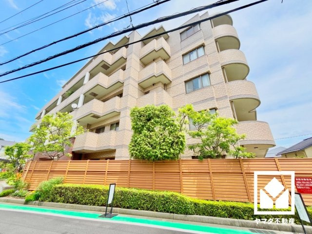 ロイヤル西宮門戸ウエストガーデンの外観|京都市から神戸市を結ぶ国道171号線まで約600m。名神高速道路の西宮ICも一般道で約3.2kmと近く、大阪・京都・名古屋方面へのアクセスもスムーズ。休日のお出かけや通勤も快適なカーライフが叶います。
