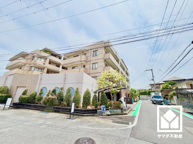 ロイヤル西宮門戸ウエストガーデンの外観|床暖房付きで、寒い冬でも足元ポカポカ。ホコリを巻き上げないのでお子様のいるご家庭にもおすすめです。エアコンの風が苦手な方も快適にお住まいいただけます。