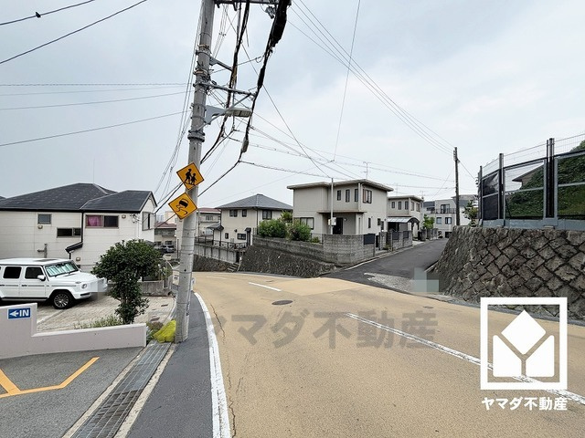 シーアイマンション夙川広田のその他|綺麗に整備されており、帰宅時や来客時にも気持ちの良い空間です。エントランスホールには談話スペースもあり、住まう人の憩いの場に。落ち着いた空間で、ほっと一息つける時間を。