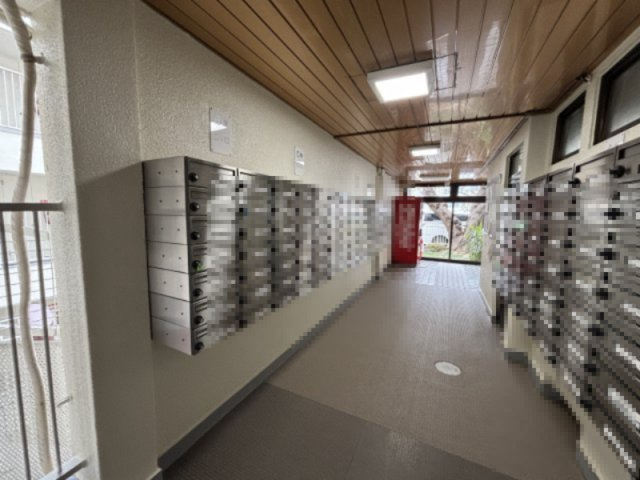 コボリマンション夙川老松台Ｄ棟のその他共用部分|共用部には日常の郵便物受け取りに便利な集合ポストが備わっています。住まいの利便性を支える設備のひとつです。