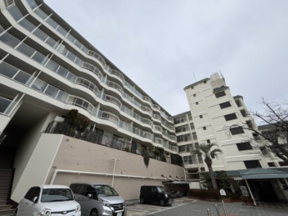 コボリマンション夙川老松台Ｄ棟の外観|ご成約でヤマダポイントプレゼント中です。お問合せお待ちしております。