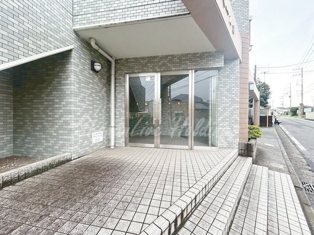横浜市泉区中田西３丁目の賃貸マンションのエントランス
