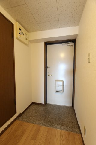 フレアシェルＫの玄関|参考写真です。現況優先。