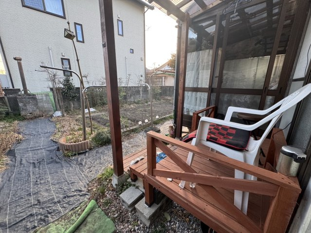家庭菜園ができる平家♪温泉も駅も近いのどかな暮らしの最適解♪日光鬼怒川温泉の庭|ウッドデッキもあります