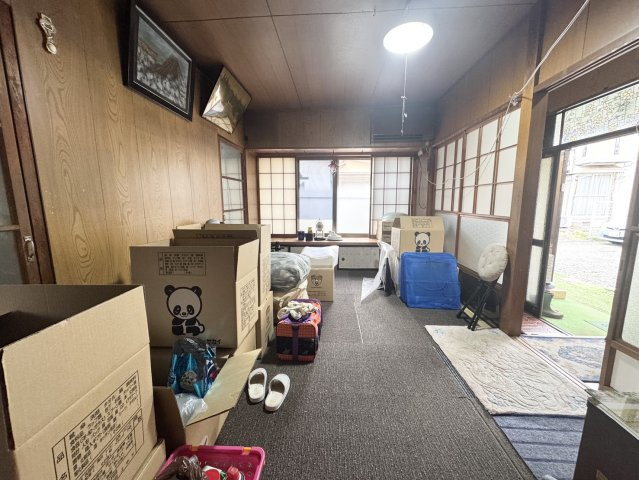 家庭菜園ができる平家♪温泉も駅も近いのどかな暮らしの最適解♪日光鬼怒川温泉の居間・リビング|おしゃれな居間です