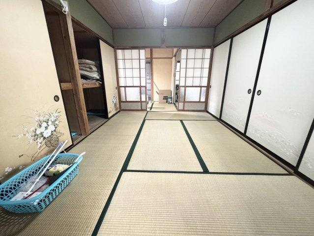 家庭菜園ができる平家♪温泉も駅も近いのどかな暮らしの最適解♪日光鬼怒川温泉の和室|明るい和室です