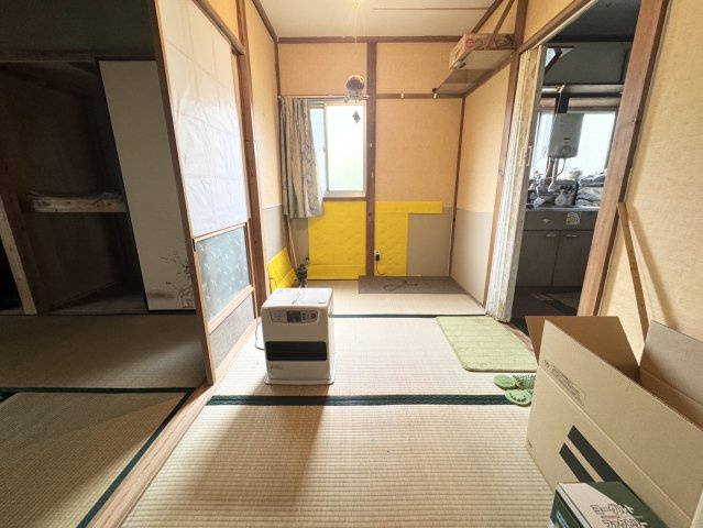 家庭菜園ができる平家♪温泉も駅も近いのどかな暮らしの最適解♪日光鬼怒川温泉の内装|書斎です