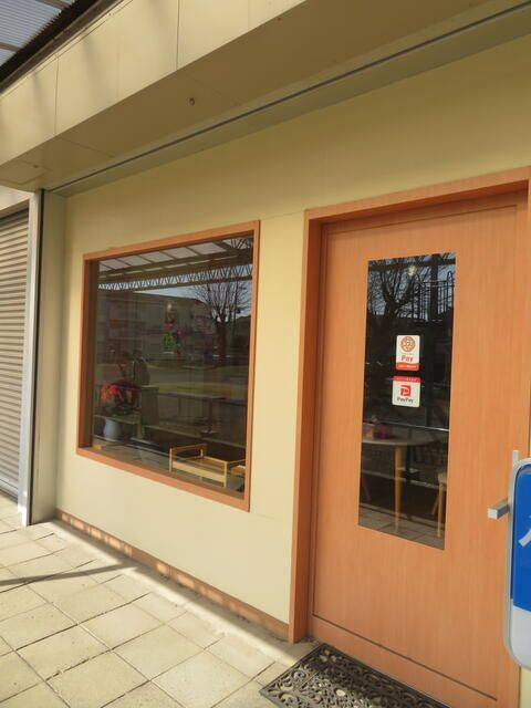 石原県住店舗の玄関