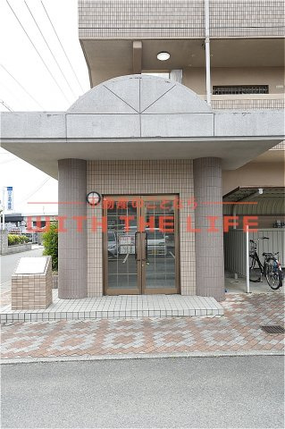 コンフォーレ【キャッシュバック対象物件】のエントランス|建物の内部です