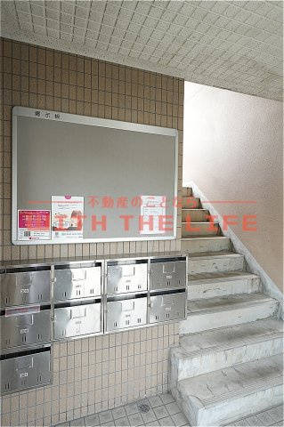 コンフォーレ【キャッシュバック対象物件】のエントランス|建物の内部です
