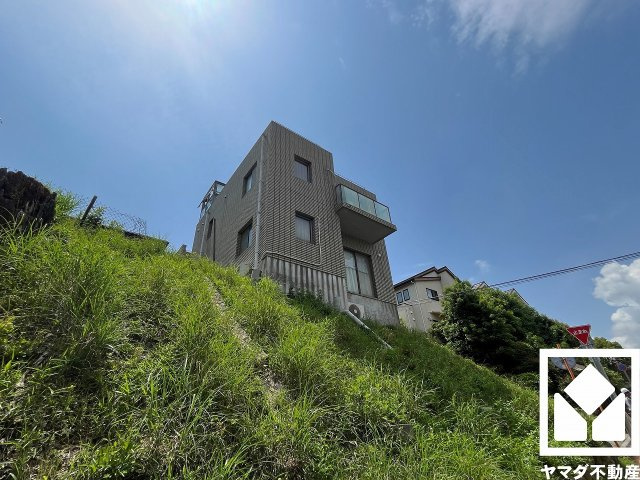 西宮市上甲東園1丁目のその他|たっぷり収納できる納戸が3か所あり、家の中をもっとスッキリ。季節の荷物や趣味の道具もしっかり収納。