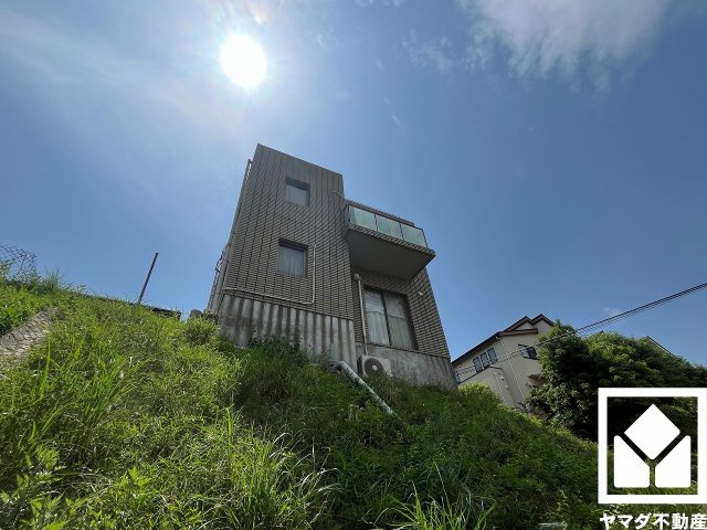 西宮市上甲東園1丁目のその他|リビングや廊下にも収納スペースがあり、住空間を広々お使いいただけます。日用品のストックなどもすっきり片付きます。