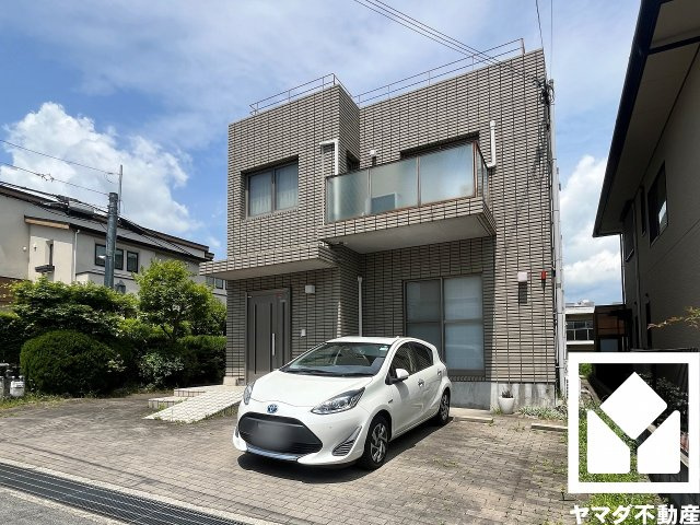 西宮市上甲東園1丁目の外観|「ファミリーマート仁川駅前店」まで徒歩6分、「コープ仁川」まで徒歩7分、「マツモトキヨシ仁川店」まで徒歩8分など、お買い物施設が徒歩圏内に複数あり便利な住環境です。