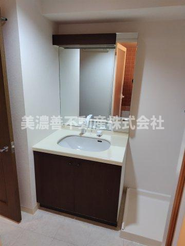 ６６３６８　エスポア岐阜・1番館の独立洗面台