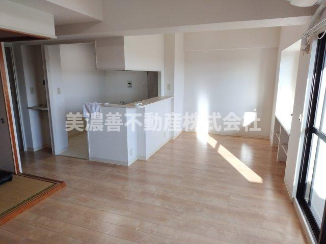 ６６３６８　エスポア岐阜・1番館の居間・リビング