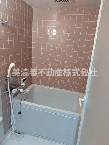 ６６３６８　エスポア岐阜・1番館の浴室