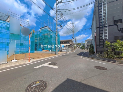 【前面道路含む現地写真】 | 東大和市芋窪4丁目　新築戸建　【全12棟】