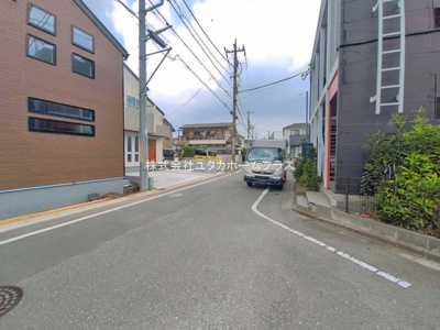 【前面道路含む現地写真】 | 東大和市芋窪4丁目　新築戸建　【全12棟】