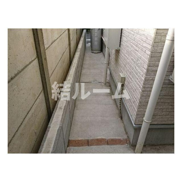 豊島区千早４丁目のアパートの庭