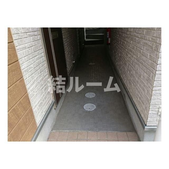 豊島区千早４丁目のアパートのエントランス