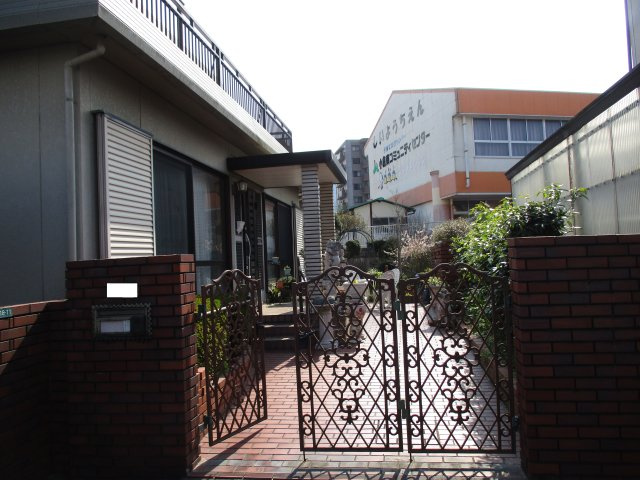 志井六丁目18番11号（B-14）の玄関