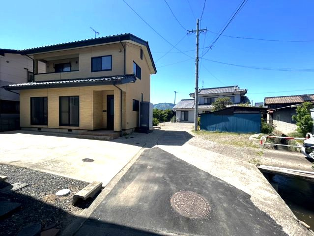 中古戸建　千曲市寂蒔の前面道路含む現地写真