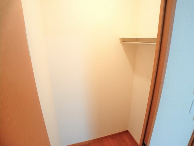 レオパレスルフラン東越谷の収納