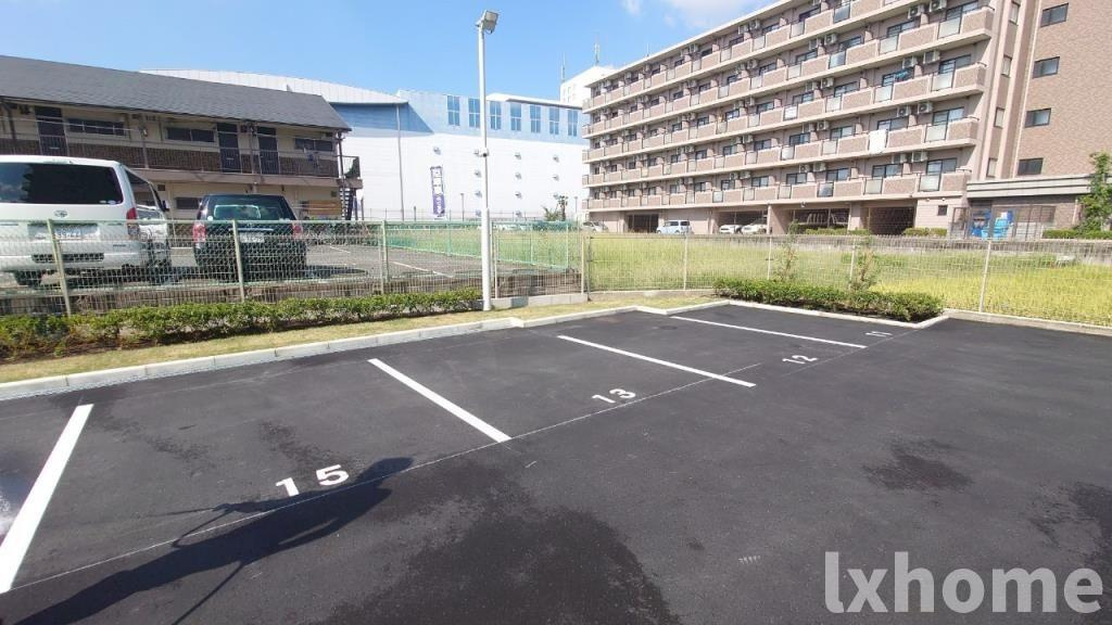 BELLE JOIE(ベルジョワ)の駐車場|車をお持ちの方に嬉しい駐車場付きの物件です