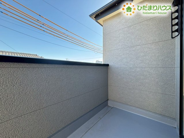 本庄市栄　第1　新築一戸建て　リーブルガーデン　01のバルコニー|陽当たりの良い南向きバルコニーは、洗濯物が乾きやすく家事がはかどります。外の空気を感じながら過ごせる心地よいスペースで、季節の変化も楽しめます☆