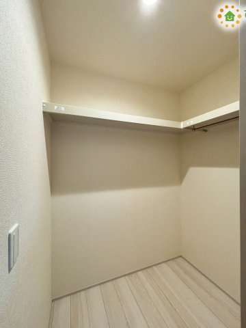 本庄市栄　第1　新築一戸建て　リーブルガーデン　01の収納|整理整頓に嬉しい、家族共同で使用できるファミリークロークです。衣類や小物はもちろん、季節物の収納にも便利で、生活空間を広く使える点が魅力です！
