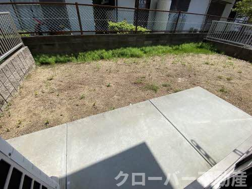 フラワーランド E棟のバルコニー