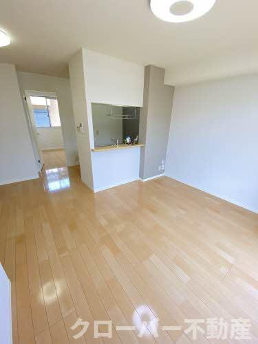 フラワーランド E棟の居間・リビング