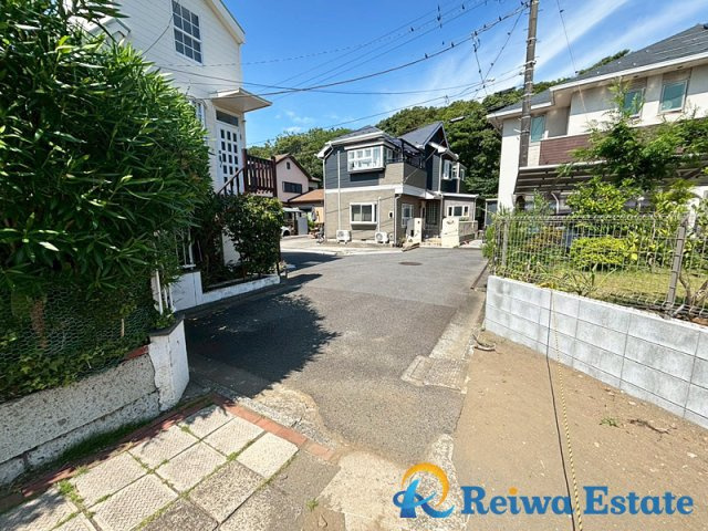 売地　茅ヶ崎市白浜町の前面道路含む現地写真