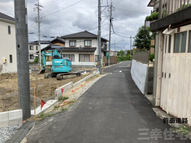 碧南市尾城町6号棟の前面道路含む現地写真|6号棟前面道路　西向きに撮影