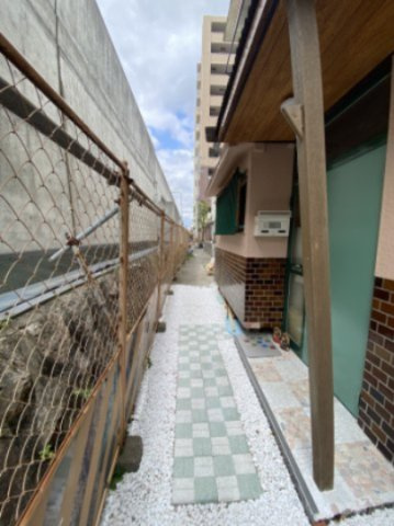 永和1丁目中古戸建の前面道路含む現地写真|桜橋小学校が徒歩8分とお子様の通学にも便利な立地です♪