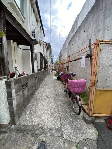 永和1丁目中古戸建の前面道路含む現地写真|弊社は住宅ローンに自信がございます。
お客様にあった銀行をご紹介いたします。
お悩みの方は弊社までお気軽に
ご相談下さいませ。