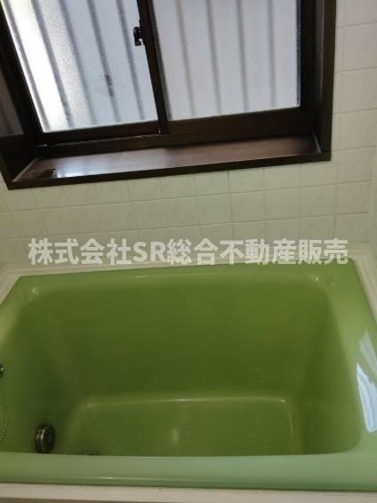 永和1丁目中古戸建の浴室|お風呂には窓もあり、換気がバッチリとできます☆