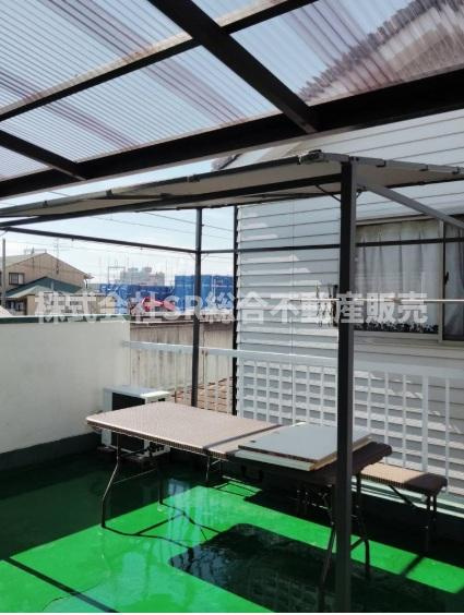 永和1丁目中古戸建のバルコニー|開放感のある屋上があり、洗濯物は乾きやすく、休日にはBBQもできます！