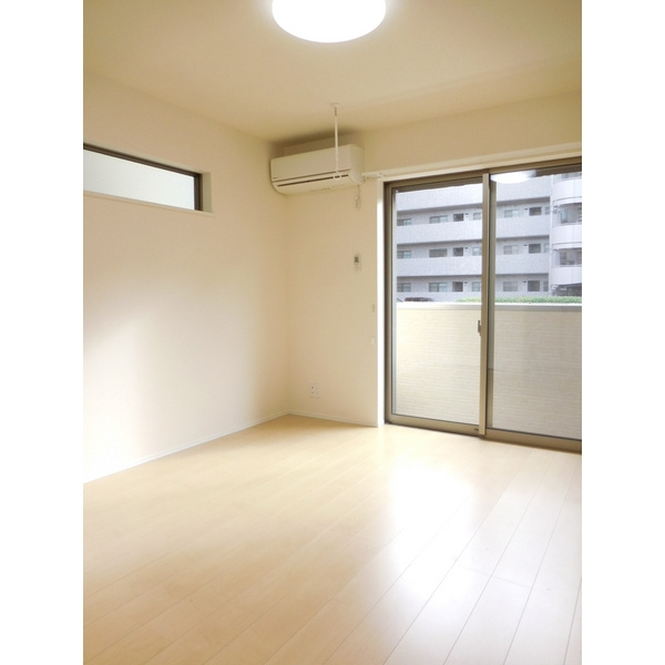 キャメル草加氷川町Ⅱの居間・リビング