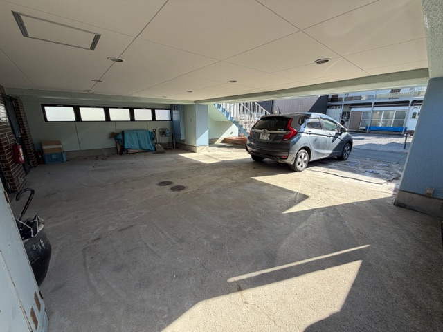 青山一丁目　中古住宅の駐車場
