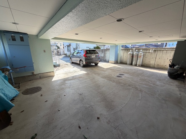 青山一丁目　中古住宅の駐車場
