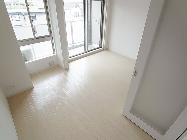 KMS新生水木通の内装|洋室を開け広げると非常に広々使えます