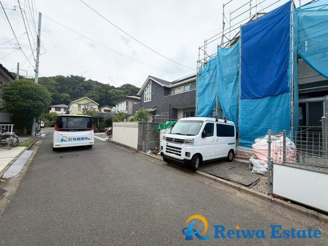 新築戸建　高座郡寒川町岡田8丁目の前面道路含む現地写真