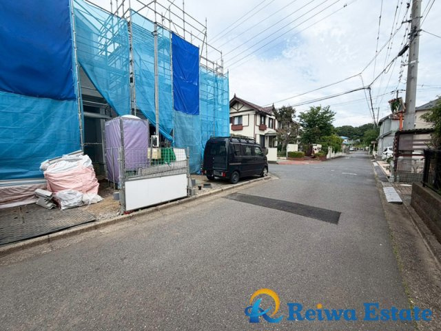 新築戸建　高座郡寒川町岡田8丁目の前面道路含む現地写真