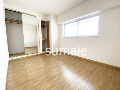 ジェイド・パレスの洋室