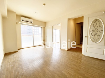 ジェイド・パレスの居間・リビング