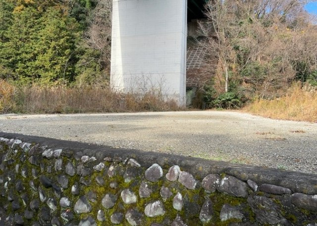【外観】 | 土地の面積＝住宅面積ではありません。建ぺい率の問題などで、土地のある場所によって住宅を建てられる面積は限られています。高さもしかり、「土地」という言葉の中には、建築条件も含まれると考えておきましょう。